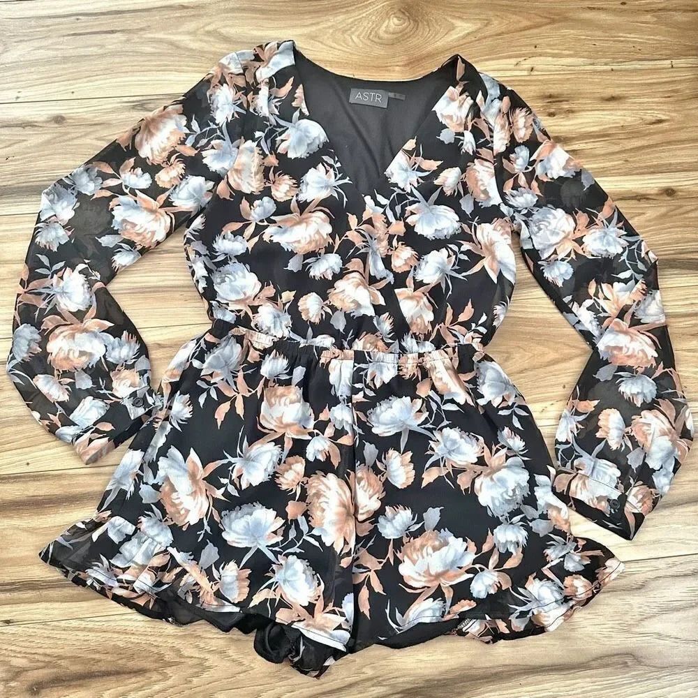 ASTR THE LABEL | Black Blue Nude Floral Print Romper‎ Long Sleeve | Size Small